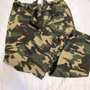 Women’s camo cargo pants